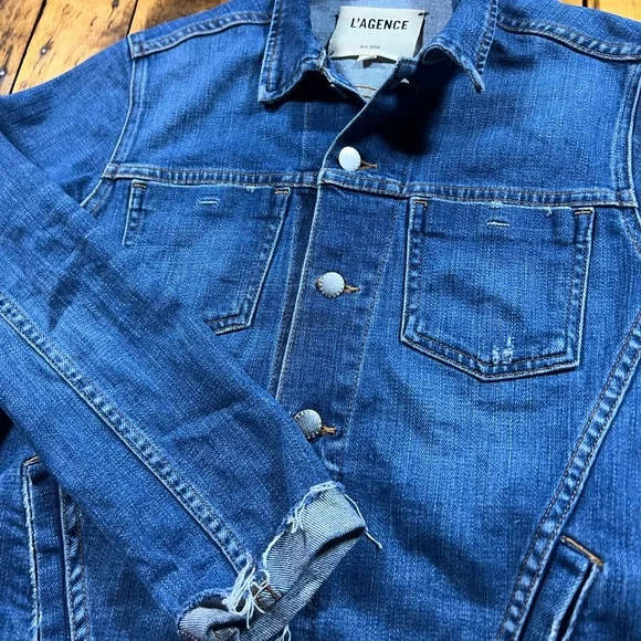 L’AGENCE Women’s Medium Denim Jacket Trucker Raw Hem Button Front Designer Blue - Picture 6 of 12
